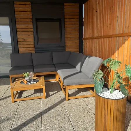 Sunny - Mobile 1 Minute From With Free Parking And Wifi!