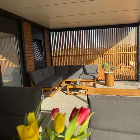 Sunny - Mobile 1 Minute From With Free Parking And Wifi! Apartment Pirovac