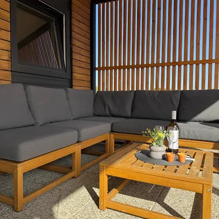 Sunny - Mobile 1 Minute From With Free Parking And Wifi! Apartmán