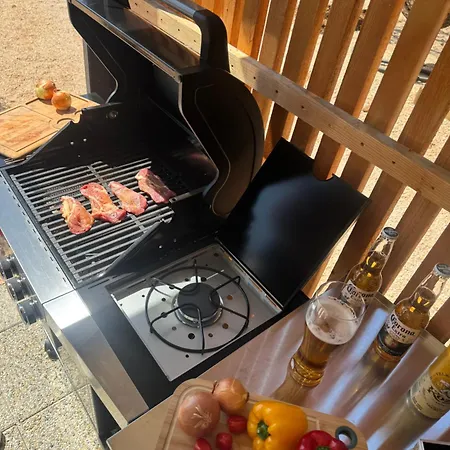 Sunny - Mobile 1 Minute From With Free Parking And Wifi! Apartmán *