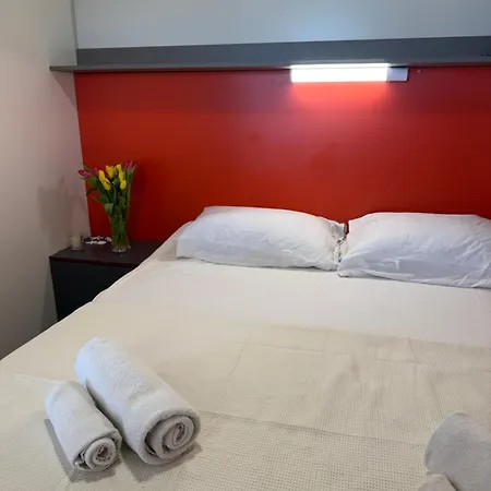 Apartment Sunny - Mobile 1 Minute From With Free Parking And Wifi!