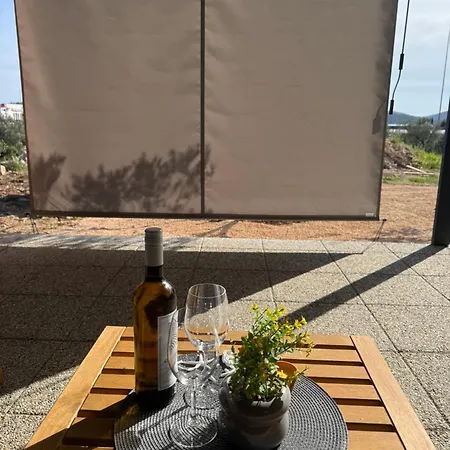 Apartment Sunny - Mobile 1 Minute From With Free Parking And Wifi! *