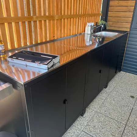 Sunny - Mobile 1 Minute From With Free Parking And Wifi! Apartment *
