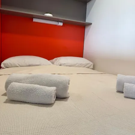 아파트 Sunny - Mobile In A With A Pool, Few Steps From The 피로바츠