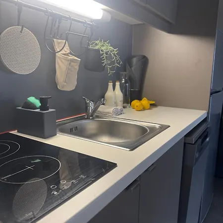 Sunny - Mobile 1 Minute From With Free Parking And Wifi! *