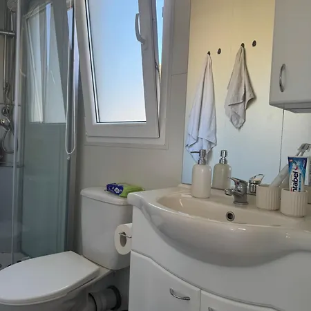 Sunny - Mobile 1 Minute From With Free Parking And Wifi! *