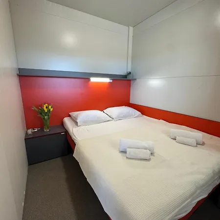 Sunny - Mobile 1 Minute From With Free Parking And Wifi!