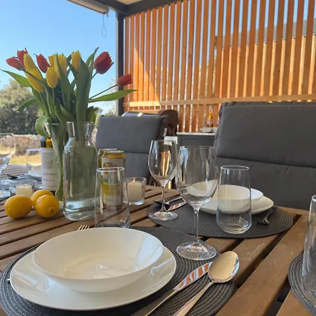 Sunny - Mobile 1 Minute From With Free Parking And Wifi! Apartment