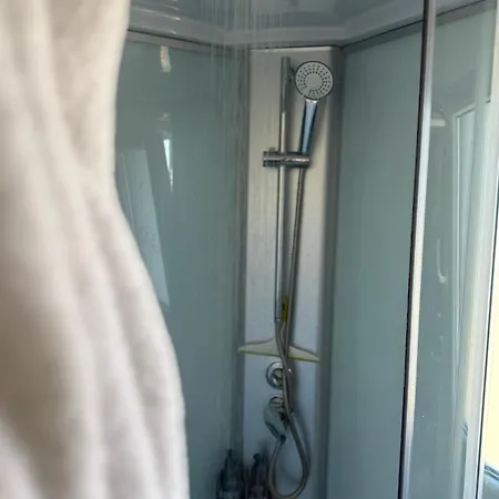 Sunny - Mobile 1 Minute From With Free Parking And Wifi! *