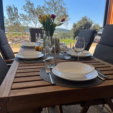 Apartment Sunny - Mobile 1 Minute From With Free Parking And Wifi!