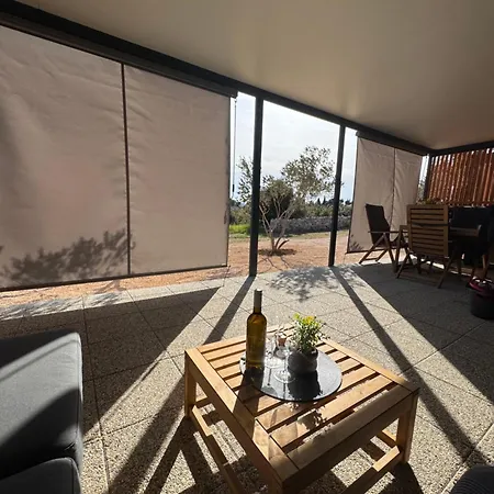Apartment Sunny - Mobile 1 Minute From With Free Parking And Wifi! *