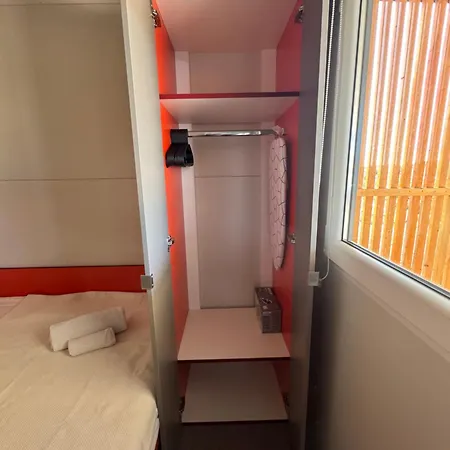 Sunny - Mobile 1 Minute From With Free Parking And Wifi! Pirovac