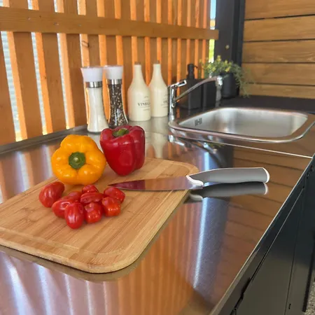 Sunny - Mobile 1 Minute From With Free Parking And Wifi!