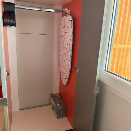 Sunny - Mobile 1 Minute From With Free Parking And Wifi! Pirovac