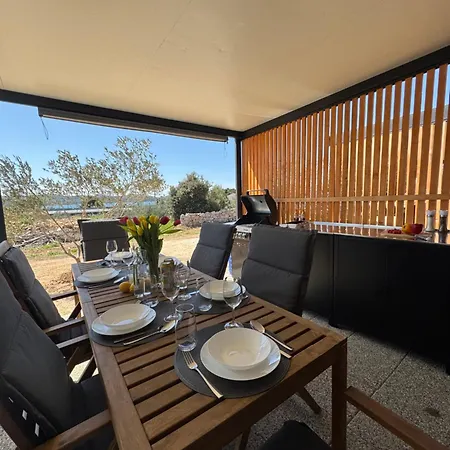 Sunny - Mobile 1 Minute From With Free Parking And Wifi! Apartmán