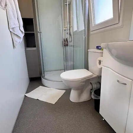 Sunny - Mobile 1 Minute From With Free Parking And Wifi! Apartment *