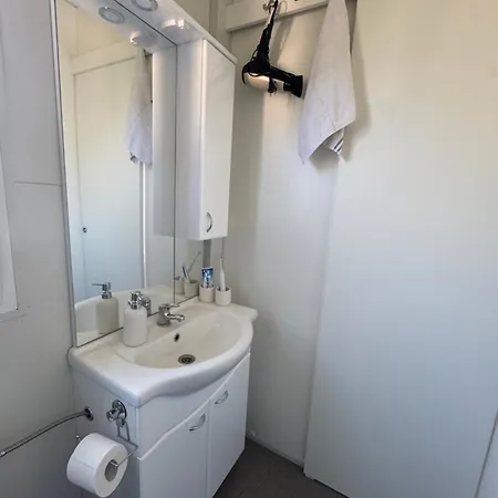 아파트 Sunny - Mobile In A With A Pool, Few Steps From The 피로바츠