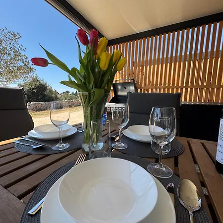 Apartment Sunny - Mobile 1 Minute From With Free Parking And Wifi! *