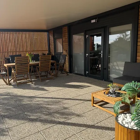 Sunny - Mobile 1 Minute From With Free Parking And Wifi! Apartment *
