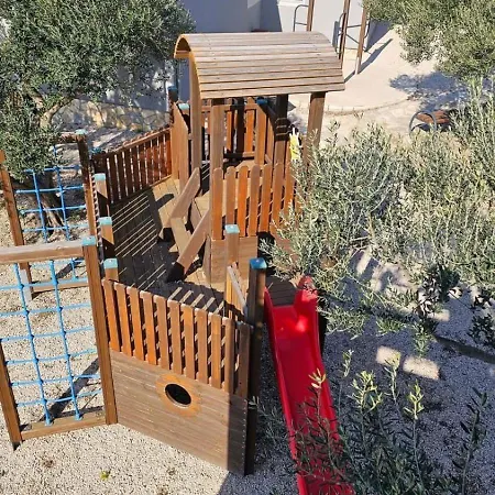 Sunny - Mobile 1 Minute From With Free Parking And Wifi! Apartment Pirovac