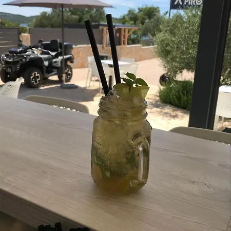 Apartmán Sunny - Mobile 1 Minute From With Free Parking And Wifi! Pirovac