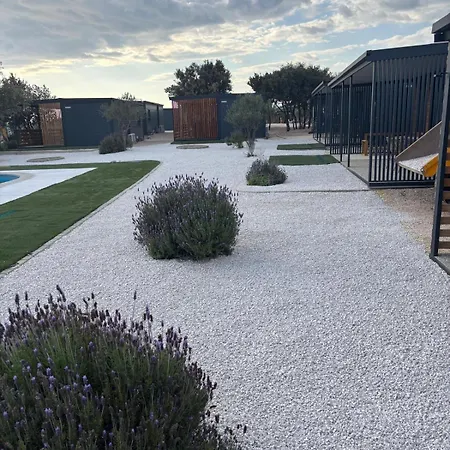 Sunny - Mobile 1 Minute From With Free Parking And Wifi! Apartmán Pirovac