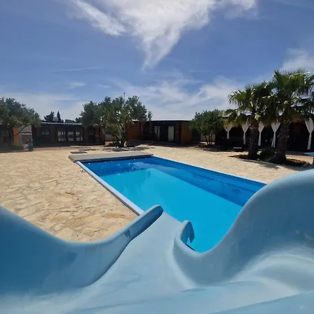 Apartment Sunny - Mobile 1 Minute From With Free Parking And Wifi! *