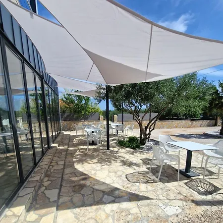 Apartment Sunny - Mobile 1 Minute From With Free Parking And Wifi! *