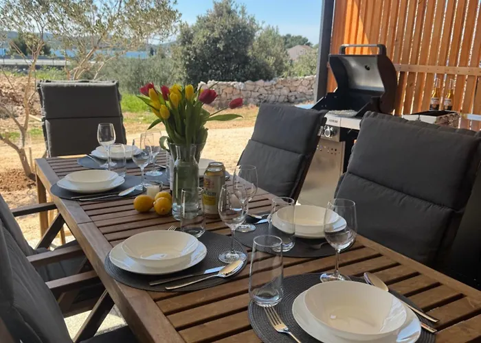 Sunny - Mobile 1 Minute From With Free Parking And Wifi!