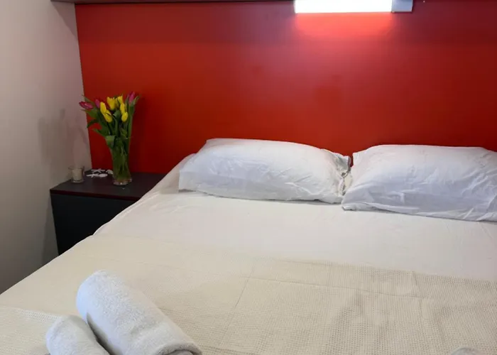 アパート Sunny - Mobile 1 Minute From With Free Parking And Wifi!