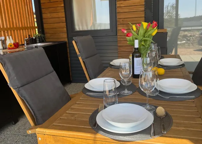 Sunny - Mobile 1 Minute From With Free Parking And Wifi! * ピロヴァッツ