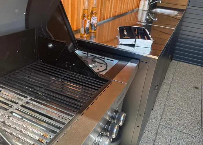 Sunny - Mobile 1 Minute From With Free Parking And Wifi! アパート *