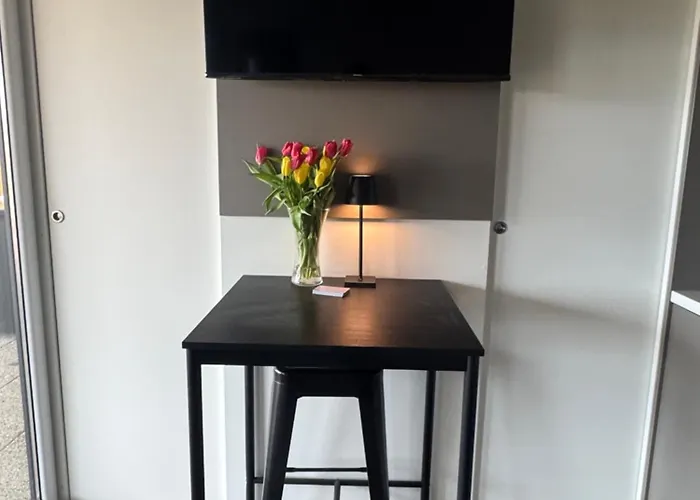 Sunny - Mobile 1 Minute From With Free Parking And Wifi! アパート *