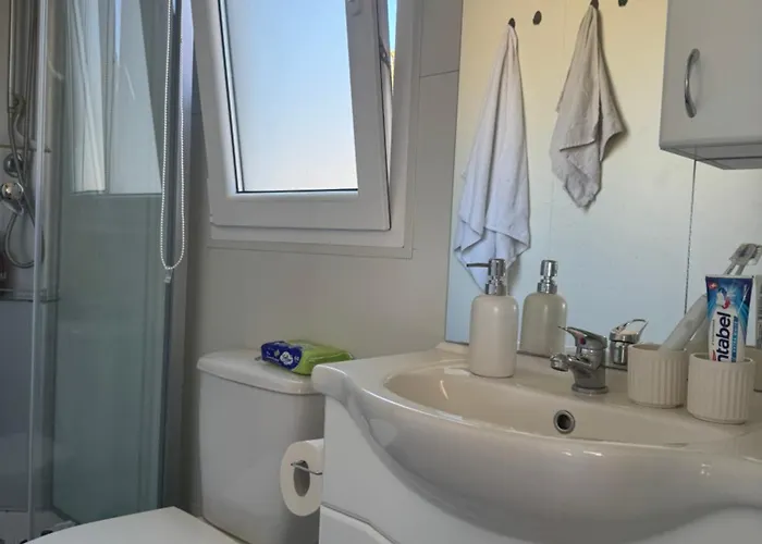 Sunny - Mobile 1 Minute From With Free Parking And Wifi! *