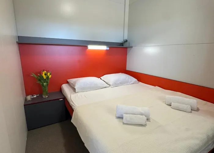 Sunny - Mobile 1 Minute From With Free Parking And Wifi!