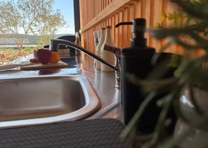 Sunny - Mobile 1 Minute From With Free Parking And Wifi! * ピロヴァッツ