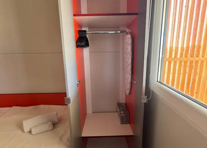 Sunny - Mobile 1 Minute From With Free Parking And Wifi! ピロヴァッツ