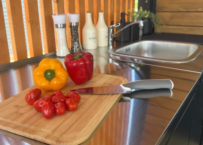 Sunny - Mobile 1 Minute From With Free Parking And Wifi!