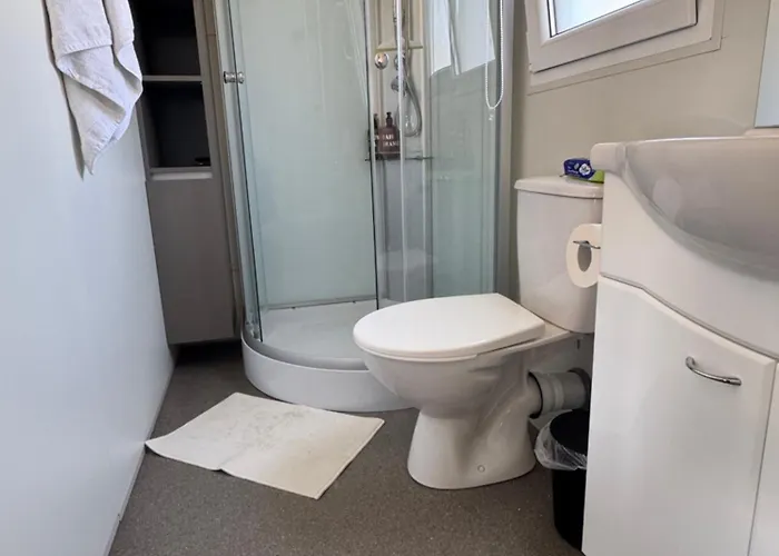 Sunny - Mobile 1 Minute From With Free Parking And Wifi! アパート *