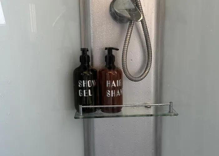 Sunny - Mobile 1 Minute From With Free Parking And Wifi!