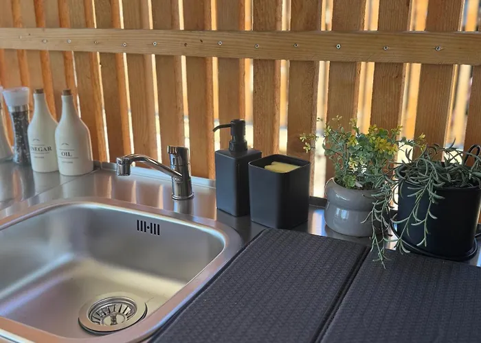 Sunny - Mobile 1 Minute From With Free Parking And Wifi! アパート