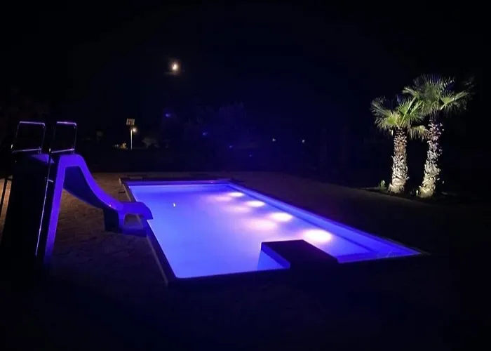 Sunny - Mobile 1 Minute From With Free Parking And Wifi!